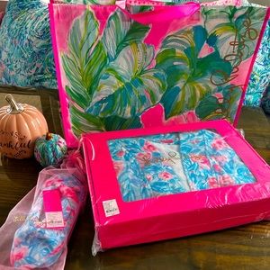 NWT Lilly Pulitzer Terry Robe and Slippers plus reusable bag